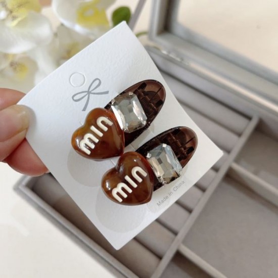 A must-see for fashionistas 2024SS hair ornament MIU MIU Miu Miu A must-see for fashionistas 2024SS hair ornament MIU MIU Miu Miu