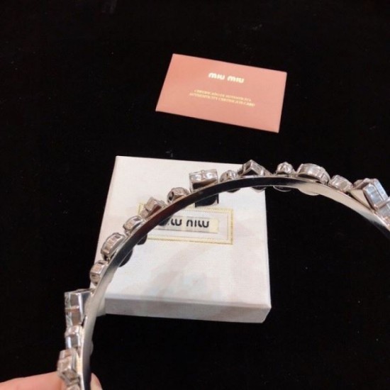 MIU MIU Miu Miu 2024SS Hair Ornament Used by Many Celebrities MIU MIU Miu Miu 2024SS Hair Ornament Used by Many Celebrities