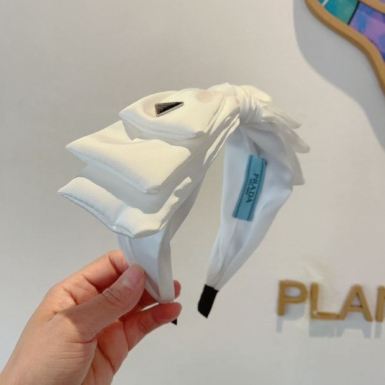 Carefully selected spring/summer products 2024SS hair ornaments PRADA Carefully selected spring/summer products 2024SS hair ornaments PRADA