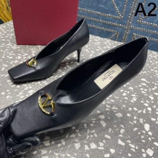 2024SS This year's trendiest VALENTINO women's high heels 2024SS This year's trendiest VALENTINO women's high heels