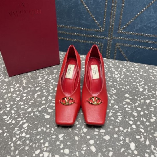 2024SS This year's trendiest VALENTINO women's high heels 2024SS This year's trendiest VALENTINO women's high heels