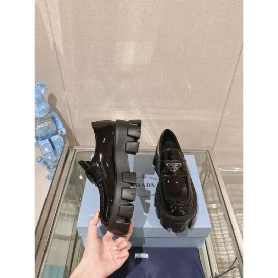 2024SS PRADA Women's casual shoes that are cooler than they look 2024SS PRADA Women's casual shoes that are cooler than they look