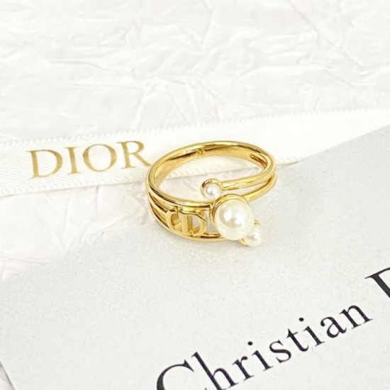 DIOR Dior 2024SS ring that has a presence every season DIOR Dior 2024SS ring that has a presence every season