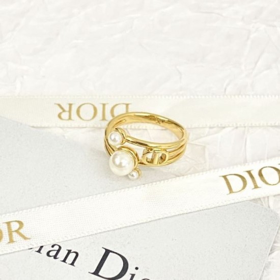 DIOR Dior 2024SS ring that has a presence every season DIOR Dior 2024SS ring that has a presence every season