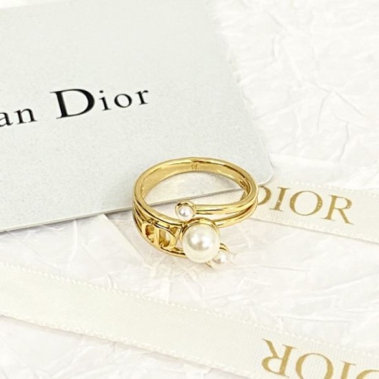 DIOR Dior 2024SS ring that has a presence every season DIOR Dior 2024SS ring that has a presence every season