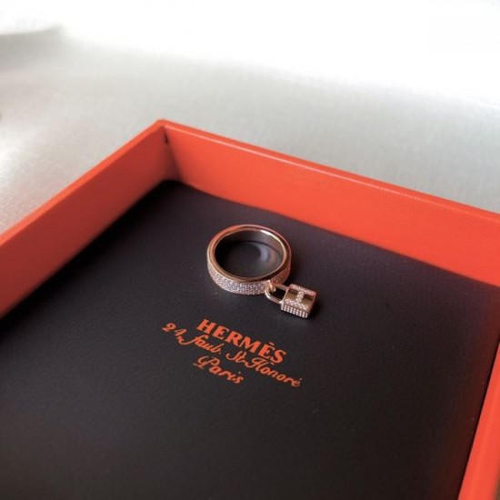 Style that you can use for a long time this summer 2024SS ring HERMES Style that you can use for a long time this summer 2024SS ring HERMES
