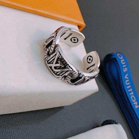 2024SS LOUIS VUITTON Louis Vuitton ring in popular colors now in stock! 2024SS LOUIS VUITTON Louis Vuitton ring in popular colors now in stock!