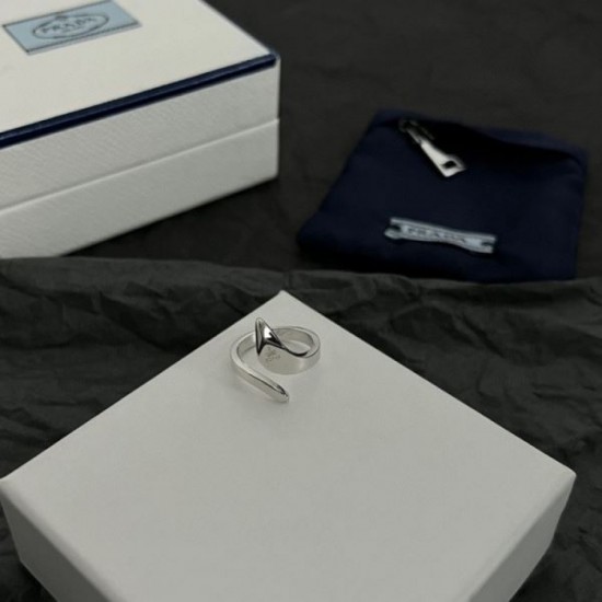 Simple 2024SS ring that improves your style PRADA Prada Simple 2024SS ring that improves your style PRADA Prada