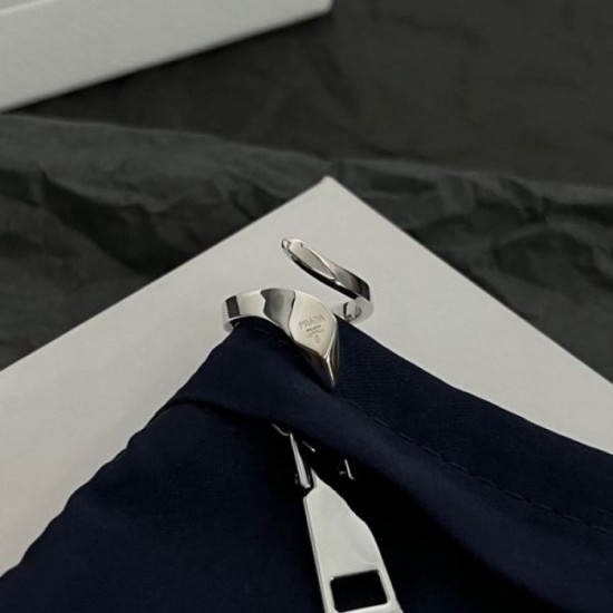 Simple 2024SS ring that improves your style PRADA Prada Simple 2024SS ring that improves your style PRADA Prada