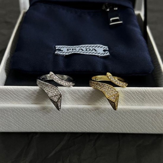 This season's style is to incorporate it into your wear 2024SS ring PRADA This season's style is to incorporate it into your wear 2024SS ring PRADA