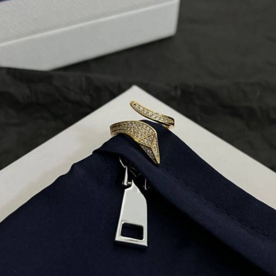 This season's style is to incorporate it into your wear 2024SS ring PRADA This season's style is to incorporate it into your wear 2024SS ring PRADA