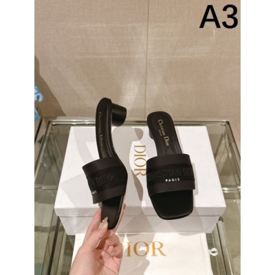 2024SS Items that bring out the texture of the material DIOR Women's slippers 2024SS Items that bring out the texture of the material DIOR Women's slippers