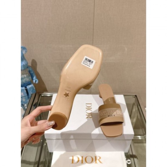 2024SS Items that bring out the texture of the material DIOR Women's slippers 2024SS Items that bring out the texture of the material DIOR Women's slippers