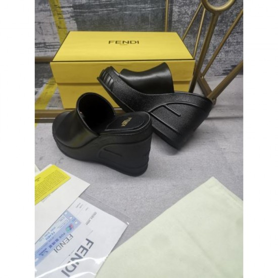 2024SS Items popular in magazines FENDI Women's slippers 2024SS Items popular in magazines FENDI Women's slippers