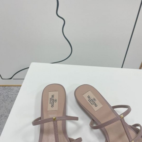 2024SS Outstanding Breathability VALENTINO Women's Slippers 2024SS Outstanding Breathability VALENTINO Women's Slippers