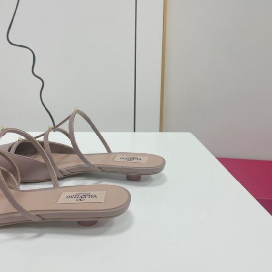 2024SS Outstanding Breathability VALENTINO Women's Slippers 2024SS Outstanding Breathability VALENTINO Women's Slippers