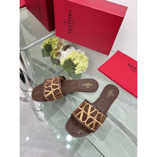 2024SS Colors are also trendy VALENTINO Women's slippers 2024SS Colors are also trendy VALENTINO Women's slippers