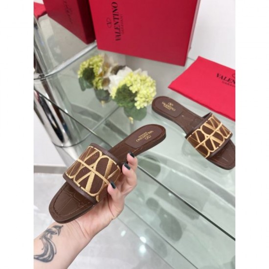 2024SS Colors are also trendy VALENTINO Women's slippers 2024SS Colors are also trendy VALENTINO Women's slippers