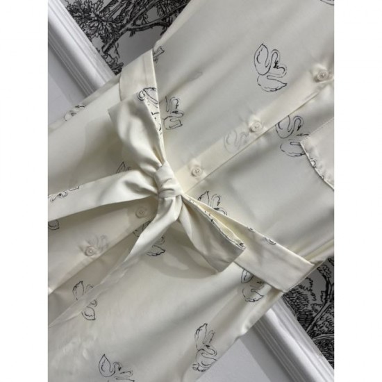 2024SS Dress BURBERRY Transform into a beautiful outfit 2024SS Dress BURBERRY Transform into a beautiful outfit