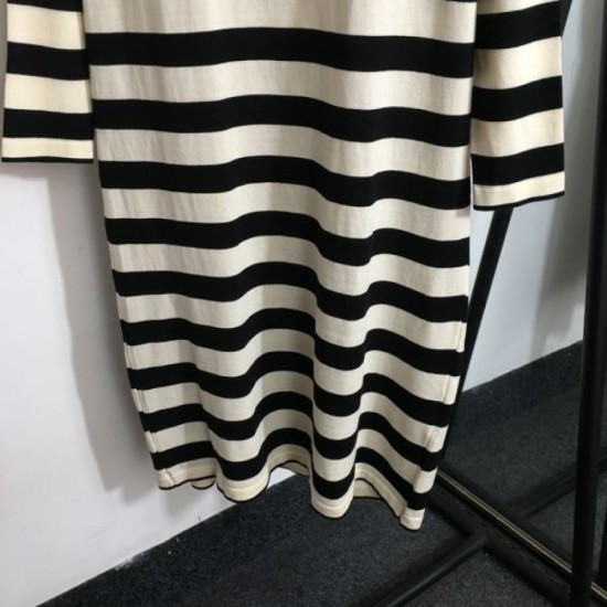 CHANEL Dress 2024FW This season's explosively popular standard item CHANEL Dress 2024FW This season's explosively popular standard item