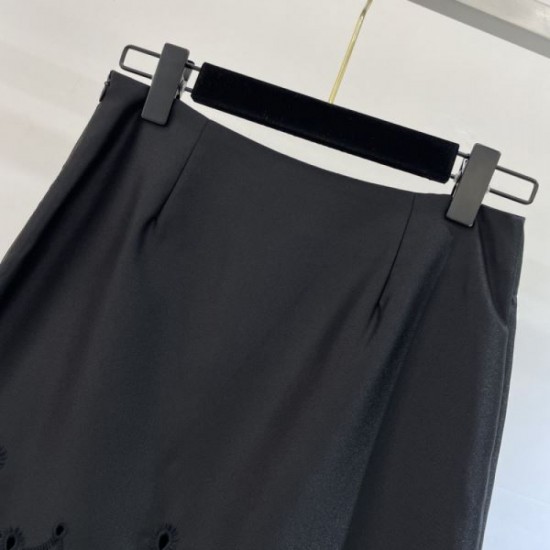 2024SS Trapezoid Skirt CHLOE A very popular brand in Japan 2024SS Trapezoid Skirt CHLOE A very popular brand in Japan