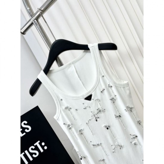 2024SS One Piece PRADA Hard-to-obtain item sold out in Japan 2024SS One Piece PRADA Hard-to-obtain item sold out in Japan