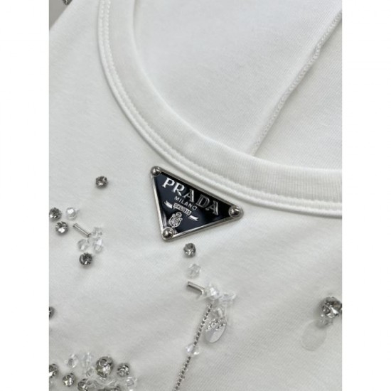 2024SS One Piece PRADA Hard-to-obtain item sold out in Japan 2024SS One Piece PRADA Hard-to-obtain item sold out in Japan