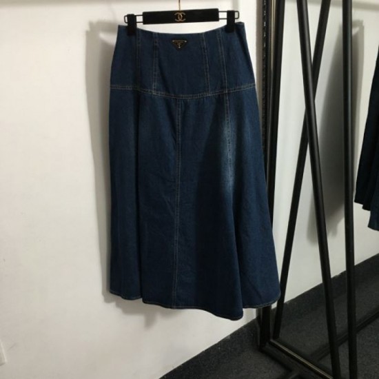 PRADA Top and bottom set 2024FW Popular among fashionable people PRADA Top and bottom set 2024FW Popular among fashionable people