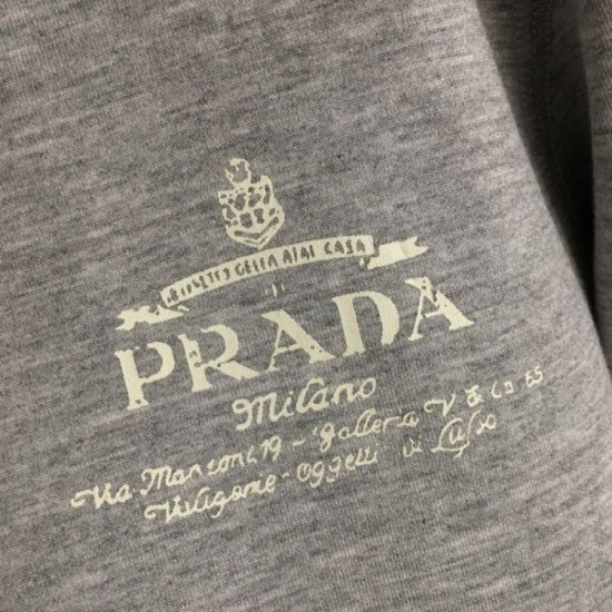 PRADA top and bottom set 2024FW Easy to create an outfit PRADA top and bottom set 2024FW Easy to create an outfit