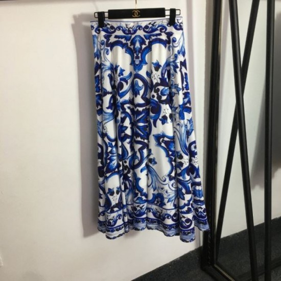 2024SS top and bottom set VERSACE Overwhelming luxury 2024SS top and bottom set VERSACE Overwhelming luxury