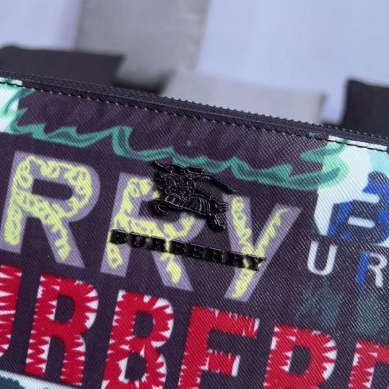 2024SS Popular item in magazines and on the streets BURBERRY Burberry clutch bag 2024SS Popular item in magazines and on the streets BURBERRY Burberry clutch bag