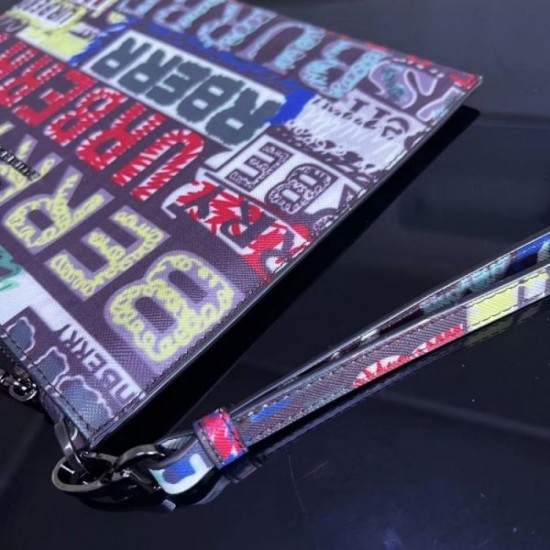 2024SS Popular item in magazines and on the streets BURBERRY Burberry clutch bag 2024SS Popular item in magazines and on the streets BURBERRY Burberry clutch bag