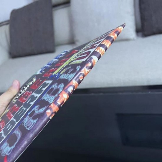 2024SS Popular item in magazines and on the streets BURBERRY Burberry clutch bag 2024SS Popular item in magazines and on the streets BURBERRY Burberry clutch bag