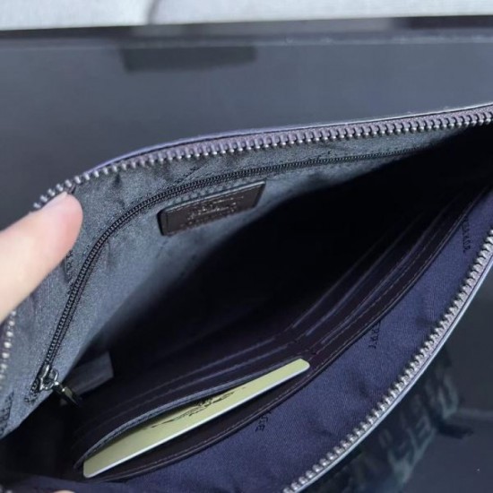 2024SS Popular item in magazines and on the streets BURBERRY Burberry clutch bag 2024SS Popular item in magazines and on the streets BURBERRY Burberry clutch bag