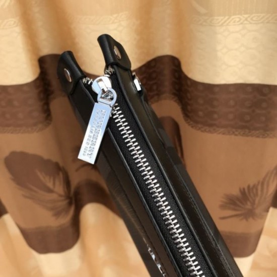 2024SS continues to be a popular item BURBERRY Burberry clutch bag 2024SS continues to be a popular item BURBERRY Burberry clutch bag