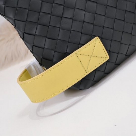 2024FW Clutch Bag BOTTEGA VENETA Bottega Veneta Holiday Limited 2024FW Clutch Bag BOTTEGA VENETA Bottega Veneta Holiday Limited