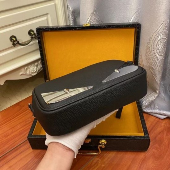 2024SS new products suddenly reduced in price! FENDI shoulder bag 2024SS new products suddenly reduced in price! FENDI shoulder bag