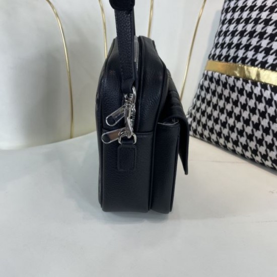 2024FW Shoulder Bag GUCCI A must-see for those who missed out on buying this season! 2024FW Shoulder Bag GUCCI A must-see for those who missed out on buying this season!
