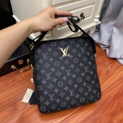 2024SS Colors are also trendy LOUIS VUITTON Shoulder bag