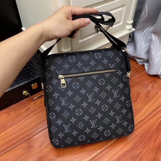 2024SS Colors are also trendy LOUIS VUITTON Shoulder bag 2024SS Colors are also trendy LOUIS VUITTON Shoulder bag