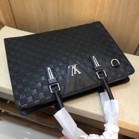 2024SS Stylish with just one LOUIS VUITTON Briefcase 2024SS Stylish with just one LOUIS VUITTON Briefcase