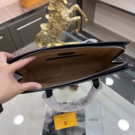 2024FW Briefcase LOUIS VUITTON Latest and guaranteed to be sold out 2024FW Briefcase LOUIS VUITTON Latest and guaranteed to be sold out