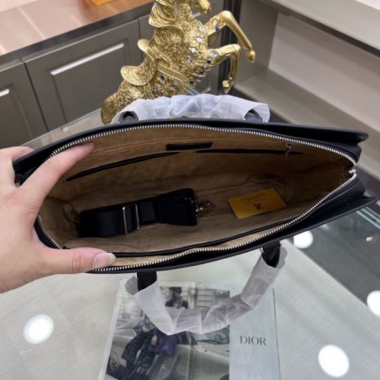 2024FW Briefcase LOUIS VUITTON I definitely want to buy it 2024FW Briefcase LOUIS VUITTON I definitely want to buy it
