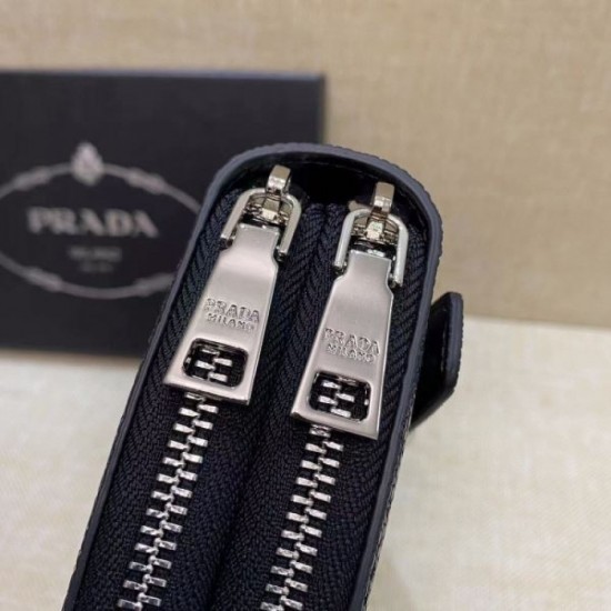 2024SS Dress with a beautiful impression PRADA clutch bag 2024SS Dress with a beautiful impression PRADA clutch bag