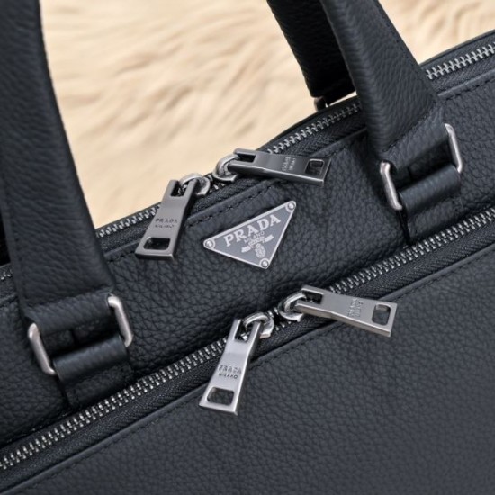 2024FW Briefcase PRADA Prada has a strong presence every season 2024FW Briefcase PRADA Prada has a strong presence every season
