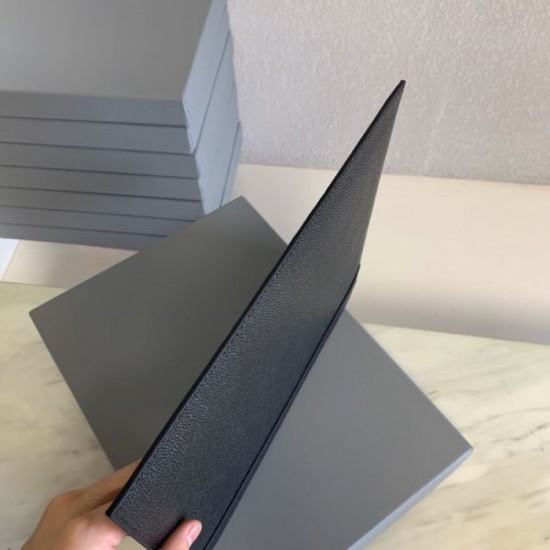 2024SS new arrival soon THOM BROWNE clutch bag 2024SS new arrival soon THOM BROWNE clutch bag