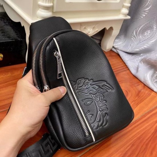 2024SS release in extreme condition! VERSACE Versace chest bag 2024SS release in extreme condition! VERSACE Versace chest bag