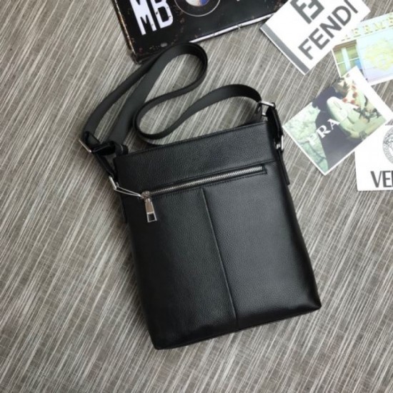 2024FW Shoulder Bag VERSACE Happy to be back in stock 2024FW Shoulder Bag VERSACE Happy to be back in stock