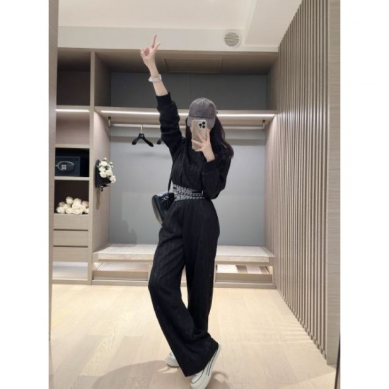 DIOR Top and bottom set 2024FW Limited item that continues to be popular DIOR Top and bottom set 2024FW Limited item that continues to be popular