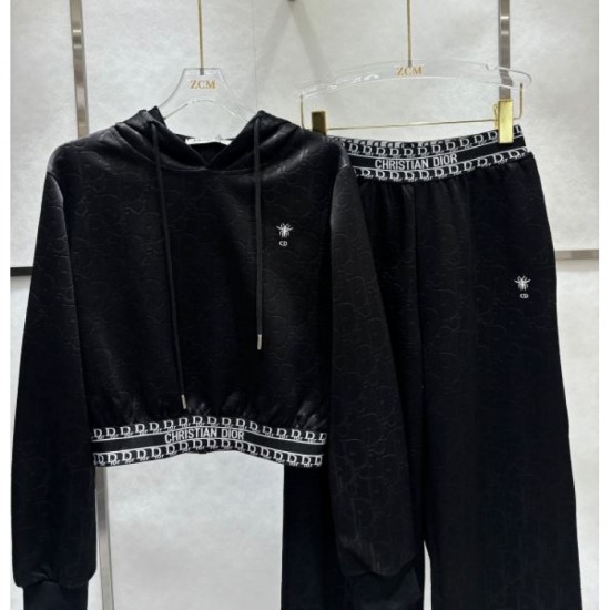 DIOR Top and bottom set 2024FW Limited item that continues to be popular DIOR Top and bottom set 2024FW Limited item that continues to be popular